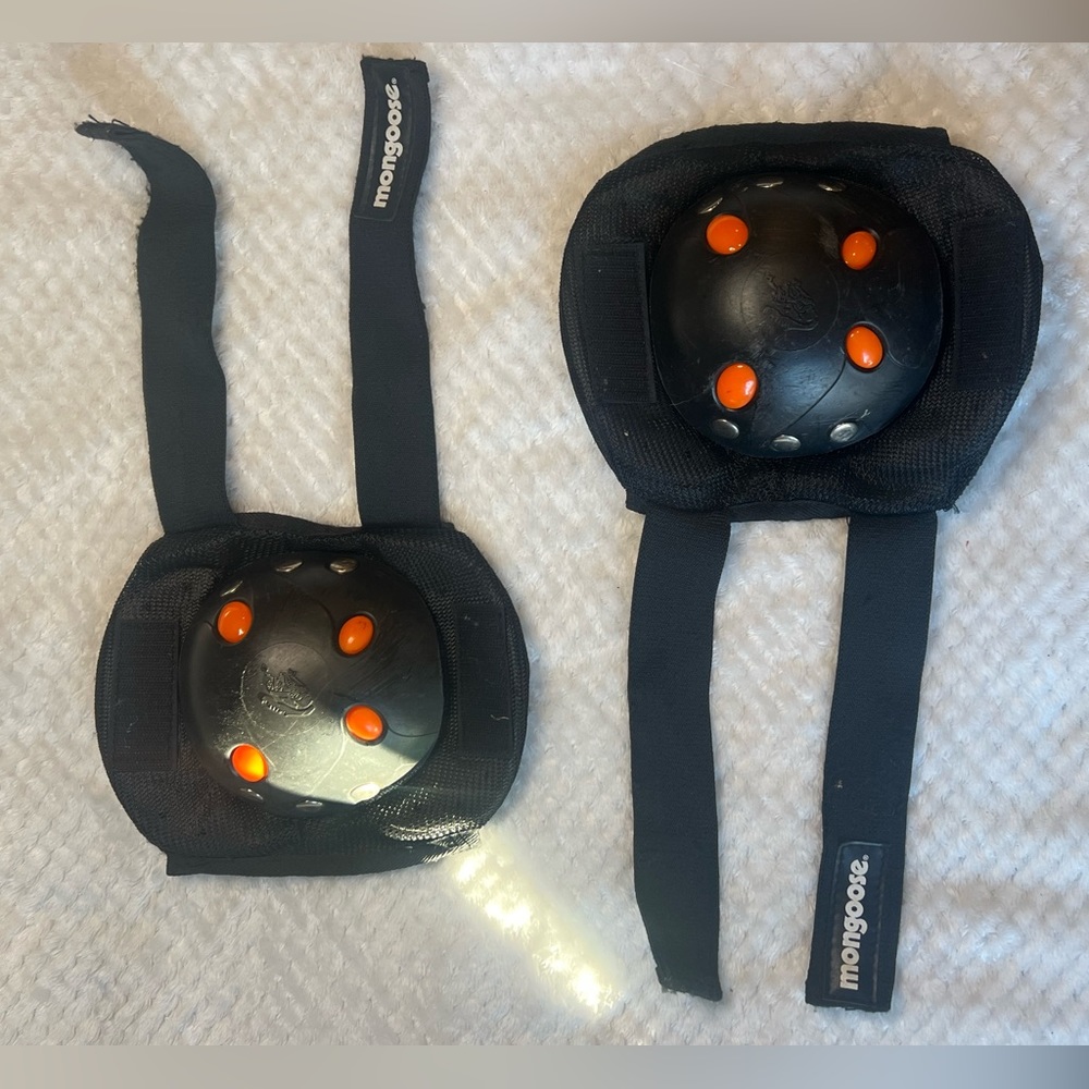 Mongoose youth knee pads. Used. See photos for measurements.